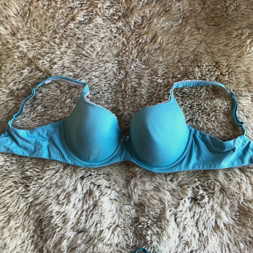 Baby Blue & White Lace Victoria's Secret Body by Victoria Lined T-Shirt Bra 36D